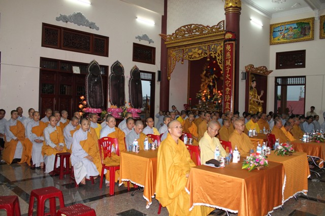 Ban Hoằng Pháp TW thăm trường hạ Gia Lai, tặng quà đồng bào dân tộc
