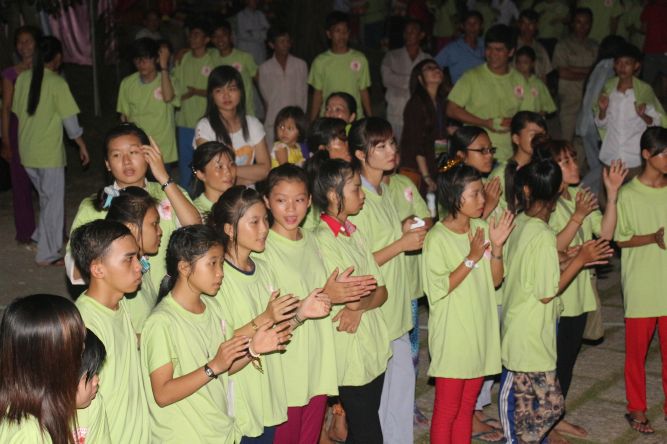 Đồng Tháp: Đêm thi thời trang và lửa trại hoành tráng của hội trại “Hiểu và Thương&quot;