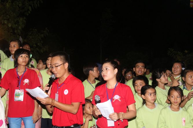 Đồng Tháp: Đêm thi thời trang và lửa trại hoành tráng của hội trại “Hiểu và Thương&quot;