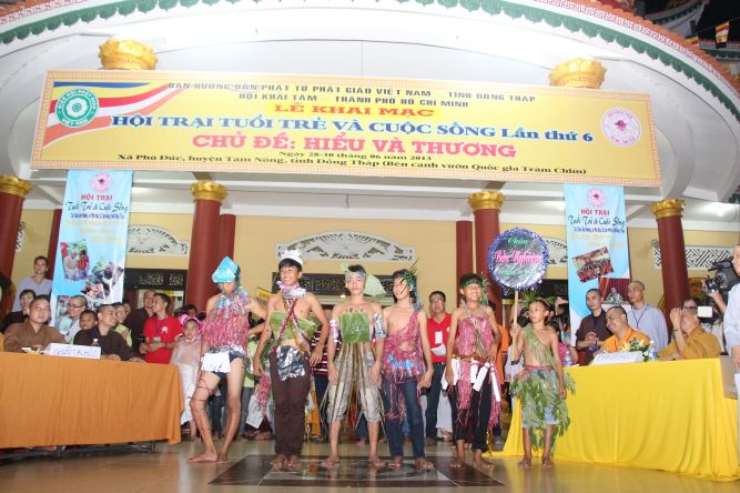 Đồng Tháp: Đêm thi thời trang và lửa trại hoành tráng của hội trại “Hiểu và Thương&quot;