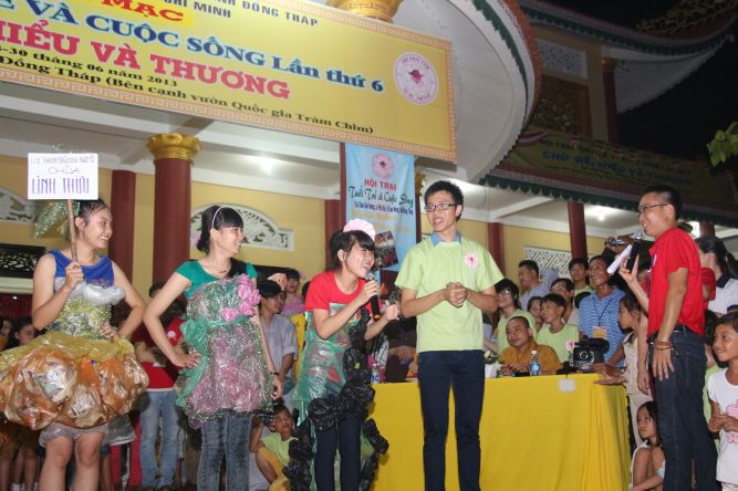 Đồng Tháp: Đêm thi thời trang và lửa trại hoành tráng của hội trại “Hiểu và Thương&quot;