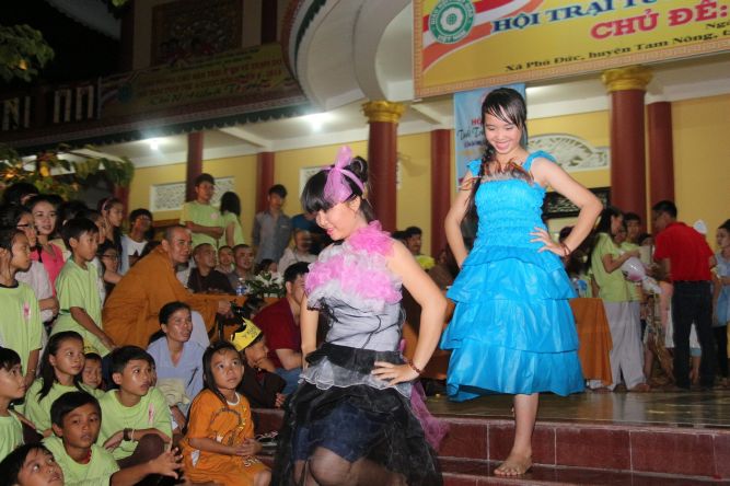 Đồng Tháp: Đêm thi thời trang và lửa trại hoành tráng của hội trại “Hiểu và Thương&quot;