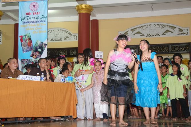 Đồng Tháp: Đêm thi thời trang và lửa trại hoành tráng của hội trại “Hiểu và Thương&quot;