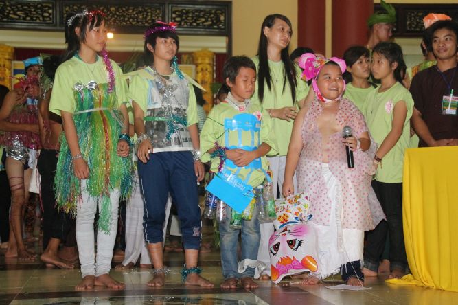 Đồng Tháp: Đêm thi thời trang và lửa trại hoành tráng của hội trại “Hiểu và Thương&quot;