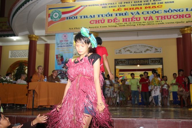 Đồng Tháp: Đêm thi thời trang và lửa trại hoành tráng của hội trại “Hiểu và Thương&quot;