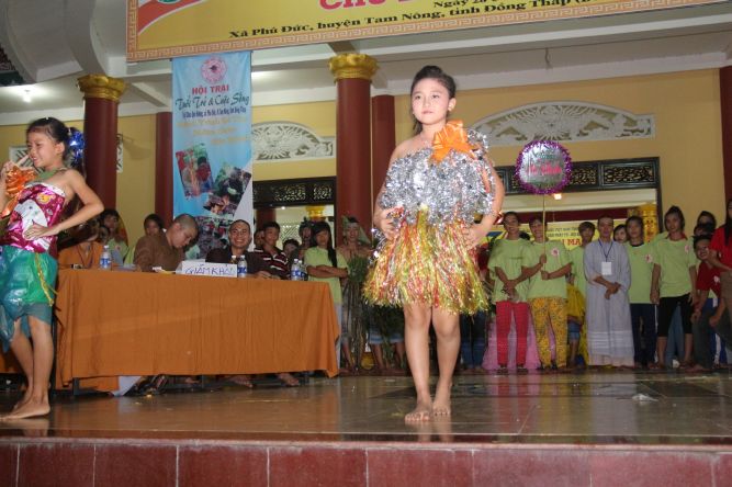 Đồng Tháp: Đêm thi thời trang và lửa trại hoành tráng của hội trại “Hiểu và Thương&quot;