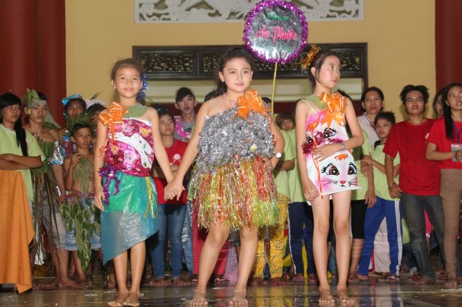 Đồng Tháp: Đêm thi thời trang và lửa trại hoành tráng của hội trại “Hiểu và Thương&quot;