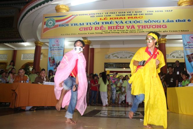 Đồng Tháp: Đêm thi thời trang và lửa trại hoành tráng của hội trại “Hiểu và Thương&quot;