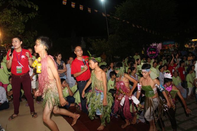 Đồng Tháp: Đêm thi thời trang và lửa trại hoành tráng của hội trại “Hiểu và Thương&quot;