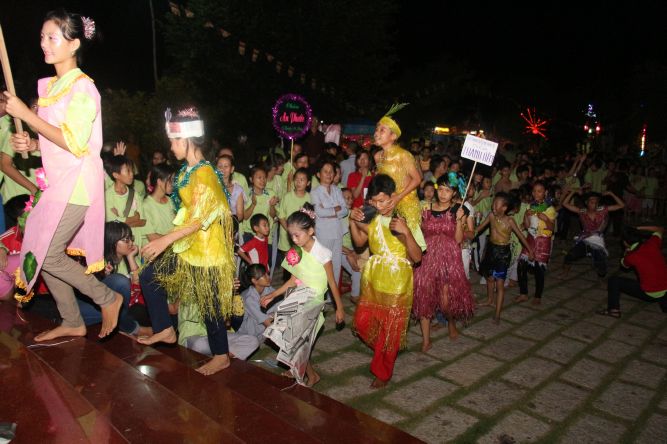 Đồng Tháp: Đêm thi thời trang và lửa trại hoành tráng của hội trại “Hiểu và Thương&quot;