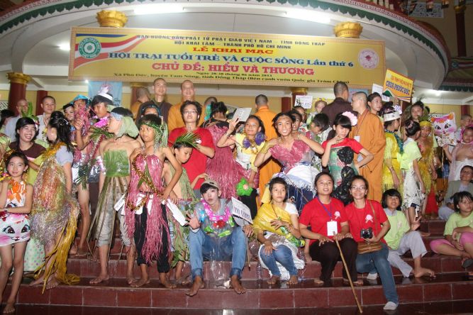 Đồng Tháp: Đêm thi thời trang và lửa trại hoành tráng của hội trại “Hiểu và Thương&quot;