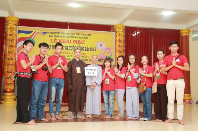 Đồng Tháp: Đêm thi thời trang và lửa trại hoành tráng của hội trại “Hiểu và Thương&quot;