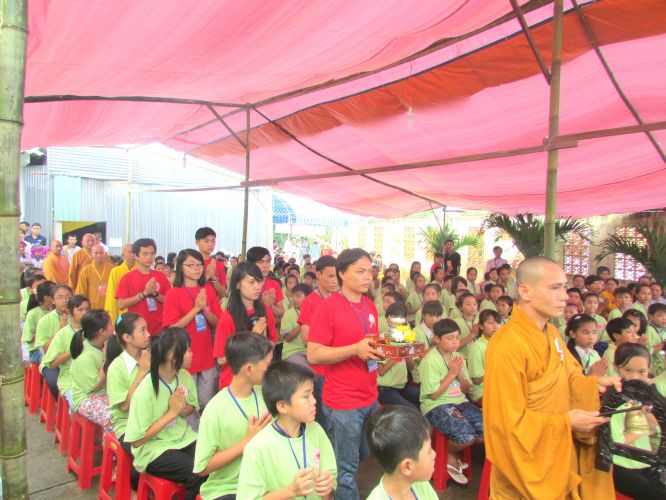 Bến Tre: Khai mạc khóa tu mùa hè “Thắp sáng niềm tin”