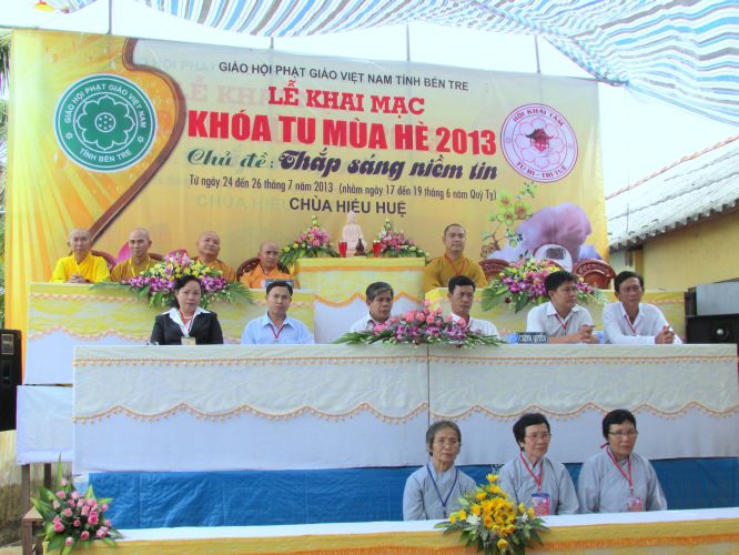 Bến Tre: Khai mạc khóa tu mùa hè “Thắp sáng niềm tin”