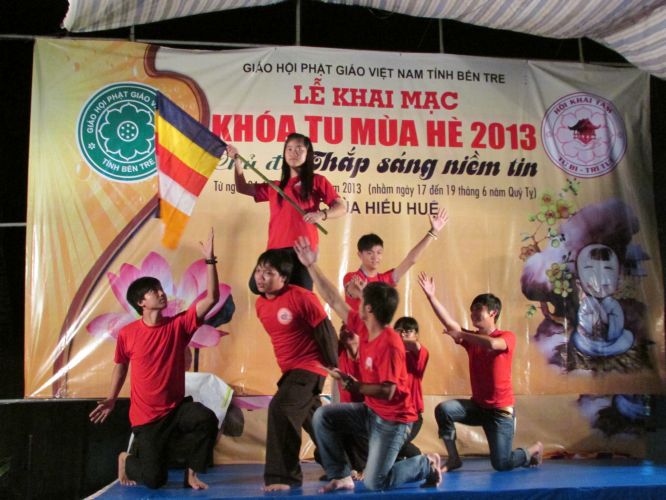 Bến Tre: Sôi động đêm thi thời trang, văn nghệ tại khóa tu “Thắp sáng niềm tin”