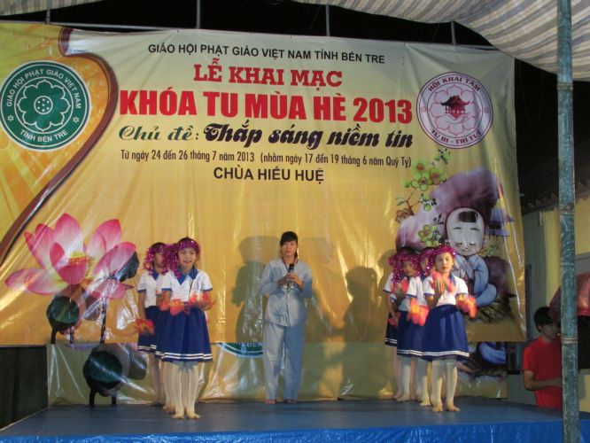Bến Tre: Sôi động đêm thi thời trang, văn nghệ tại khóa tu “Thắp sáng niềm tin”