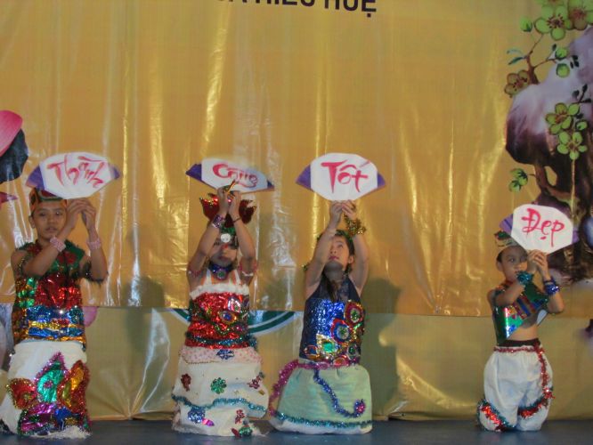 Bến Tre: Sôi động đêm thi thời trang, văn nghệ tại khóa tu “Thắp sáng niềm tin”