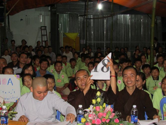 Bến Tre: Sôi động đêm thi thời trang, văn nghệ tại khóa tu “Thắp sáng niềm tin”