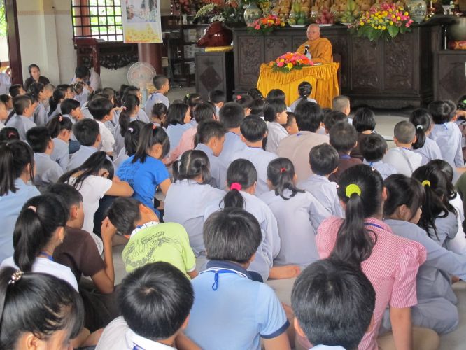 Tiền Giang: Pháp thoại “Cuộc đời đức Phật”  tại khóa tu “Vươn tới những ước mơ”