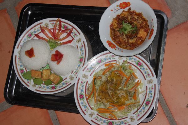 Buôn Mê: Bửa cơm yêu thương tại khóa tu Thiện Tài Đồng Tử