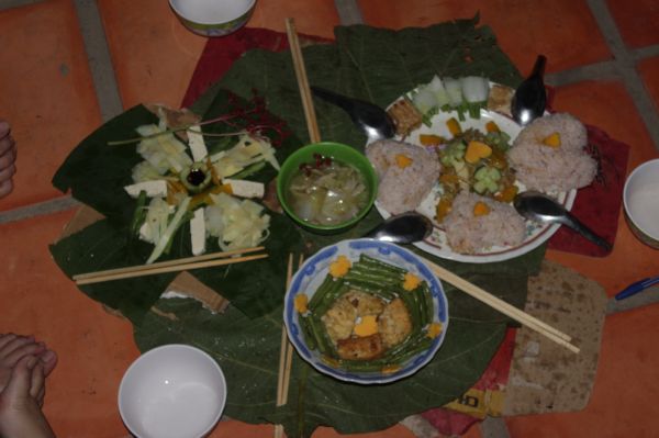 Buôn Mê: Bửa cơm yêu thương tại khóa tu Thiện Tài Đồng Tử