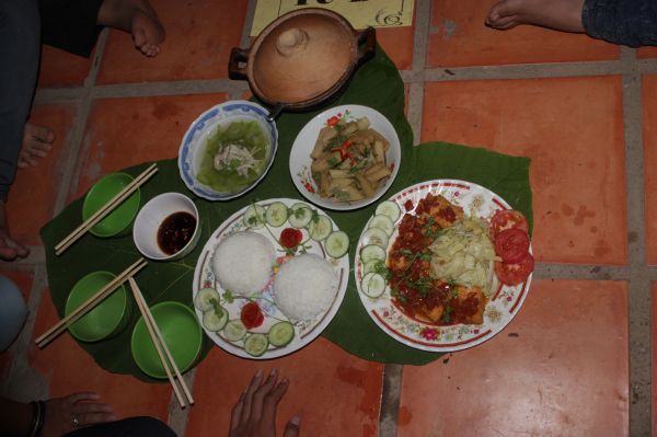 Buôn Mê: Bửa cơm yêu thương tại khóa tu Thiện Tài Đồng Tử
