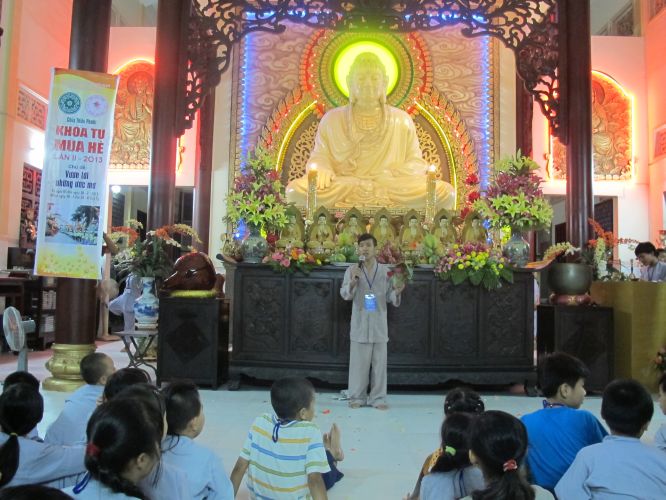 Tiền Giang: Đêm biểu diễn thời trang và văn nghệ tại khóa tu “Vươn tới những ước mơ”