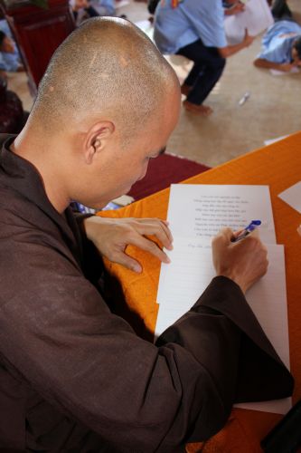 Khánh Hòa: ĐĐ. Thích Lệ Minh và pháp thoại “Tình thương” tại khóa tu “Ơn nghĩa sinh thành”