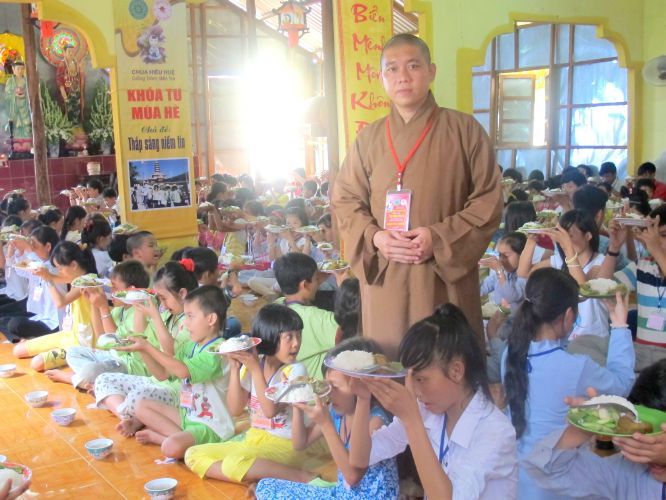 Bến Tre: Chùm ảnh cuộc thi tô tranh hình đức Phật tại khóa tu “Thắp sàng niềm tin”
