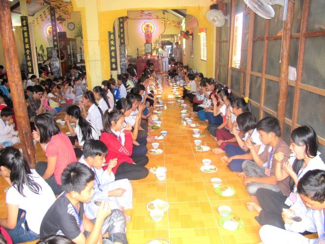 Bến Tre: Chùm ảnh cuộc thi tô tranh hình đức Phật tại khóa tu “Thắp sàng niềm tin”