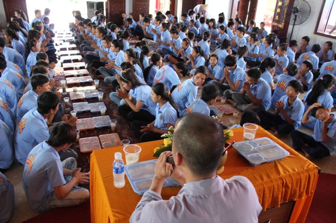 Khánh Hòa: ĐĐ. Thích Lệ Minh và pháp thoại “Tình thương” tại khóa tu “Ơn nghĩa sinh thành”