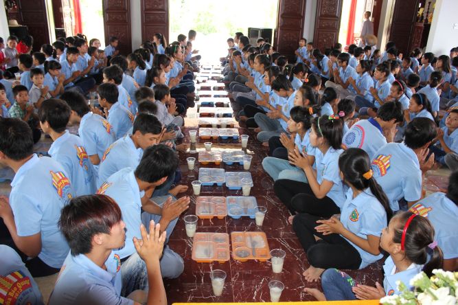 Khánh Hòa: ĐĐ. Thích Lệ Minh và pháp thoại “Tình thương” tại khóa tu “Ơn nghĩa sinh thành”