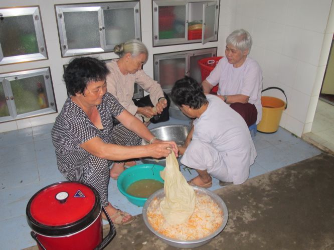 Bến Tre: Chùm ảnh cuộc thi tô tranh hình đức Phật tại khóa tu “Thắp sàng niềm tin”