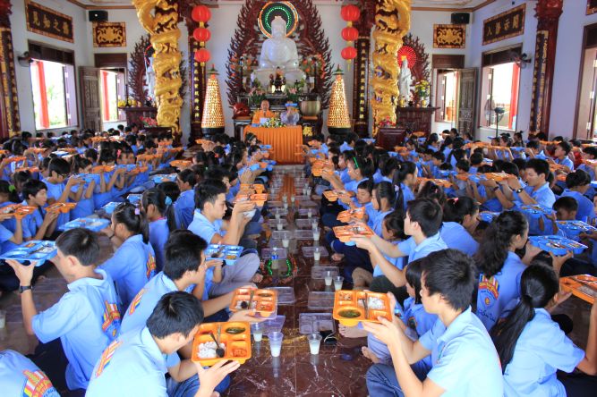 Khánh Hòa: ĐĐ. Thích Lệ Minh và pháp thoại “Tình thương” tại khóa tu “Ơn nghĩa sinh thành”