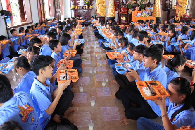 Khánh Hòa: ĐĐ. Thích Lệ Minh và pháp thoại “Tình thương” tại khóa tu “Ơn nghĩa sinh thành”