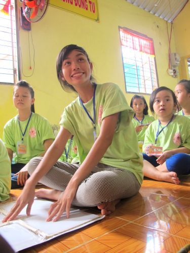 Bến Tre: Chùm ảnh cuộc thi tô tranh hình đức Phật tại khóa tu “Thắp sàng niềm tin”