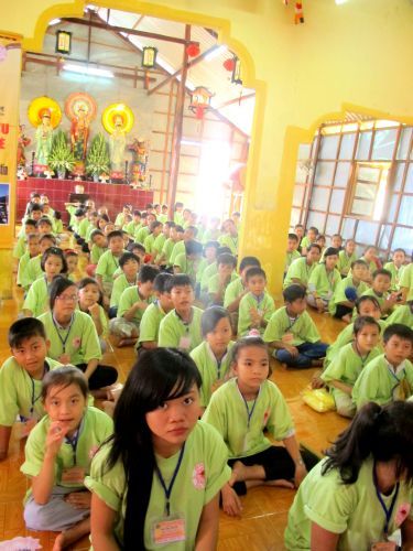 Bến Tre: Chùm ảnh cuộc thi tô tranh hình đức Phật tại khóa tu “Thắp sàng niềm tin”