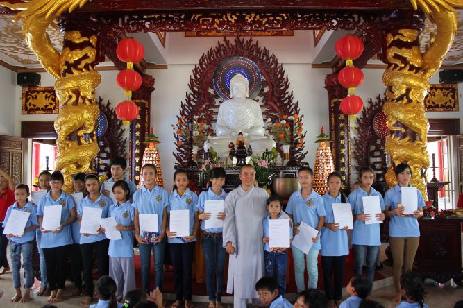 Khánh Hòa: ĐĐ. Thích Lệ Minh và pháp thoại “Tình thương” tại khóa tu “Ơn nghĩa sinh thành”