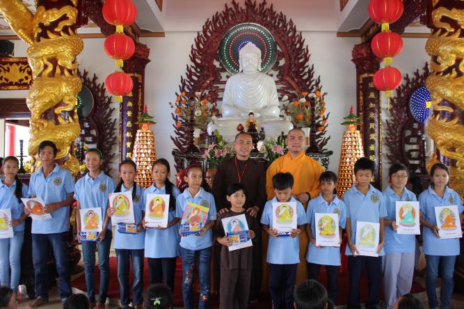 Khánh Hòa: ĐĐ. Thích Lệ Minh và pháp thoại “Tình thương” tại khóa tu “Ơn nghĩa sinh thành”
