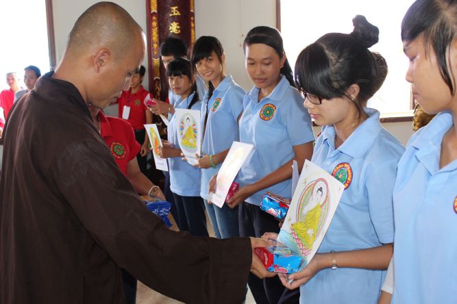 Khánh Hòa: ĐĐ. Thích Lệ Minh và pháp thoại “Tình thương” tại khóa tu “Ơn nghĩa sinh thành”