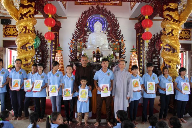 Khánh Hòa: ĐĐ. Thích Lệ Minh và pháp thoại “Tình thương” tại khóa tu “Ơn nghĩa sinh thành”