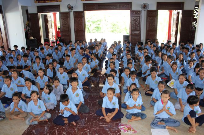 Khánh Hòa: ĐĐ. Thích Lệ Minh và pháp thoại “Tình thương” tại khóa tu “Ơn nghĩa sinh thành”