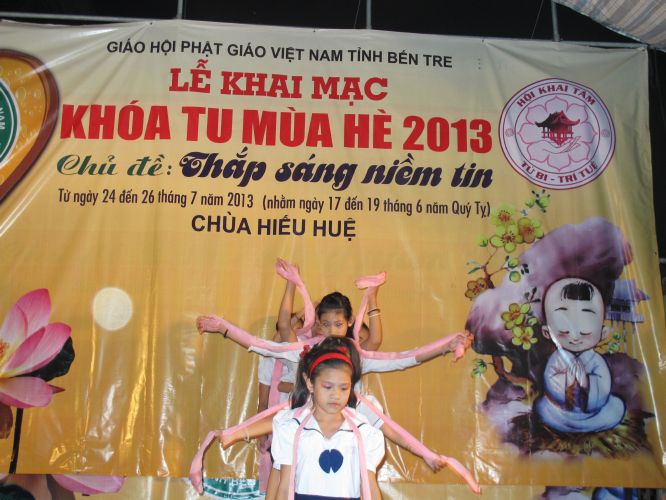 Bến Tre: Sôi động đêm thi thời trang, văn nghệ tại khóa tu “Thắp sáng niềm tin”