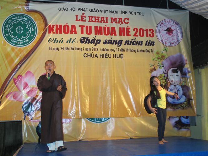 Bến Tre: Sôi động đêm thi thời trang, văn nghệ tại khóa tu “Thắp sáng niềm tin”
