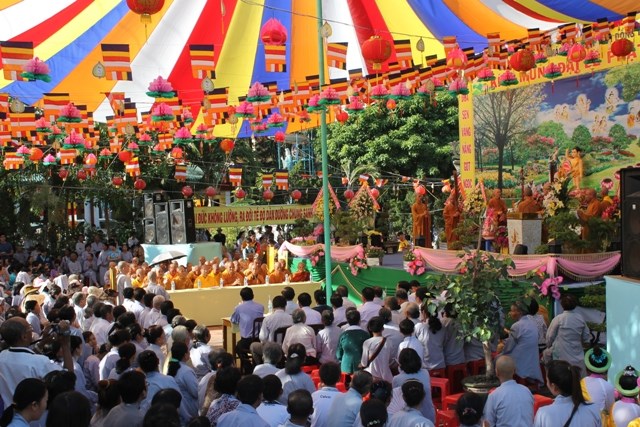 Đồng Tháp: Long trọng tổ chức đại lễ Phật đản PL. 2557
