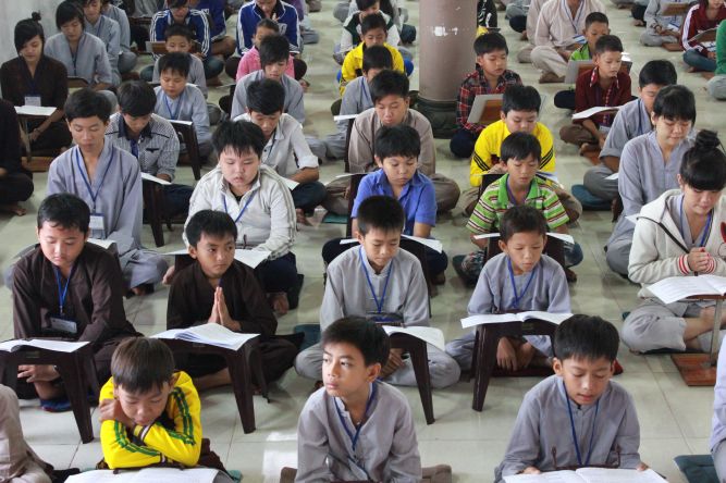 Long An: Bài học đầu tiên khi người Phật tử đến chùa tại khóa tu “Sống và Khát Vọng”