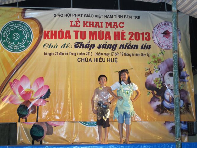 Bến Tre: Sôi động đêm thi thời trang, văn nghệ tại khóa tu “Thắp sáng niềm tin”