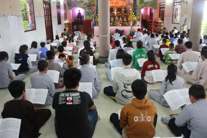 Long An: Bài học đầu tiên khi người Phật tử đến chùa tại khóa tu “Sống và Khát Vọng”