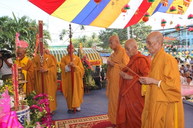 Đồng Tháp: Long trọng tổ chức đại lễ Phật đản PL. 2557