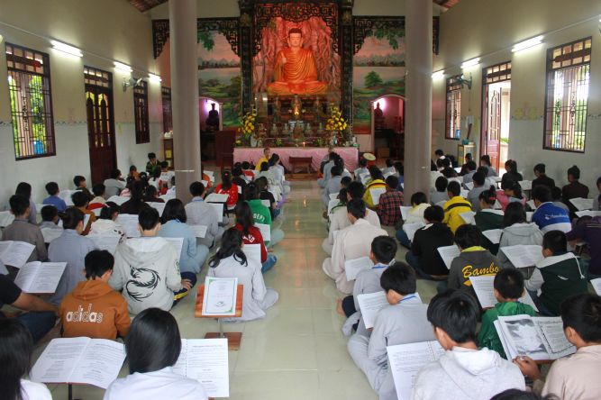 Long An: Bài học đầu tiên khi người Phật tử đến chùa tại khóa tu “Sống và Khát Vọng”